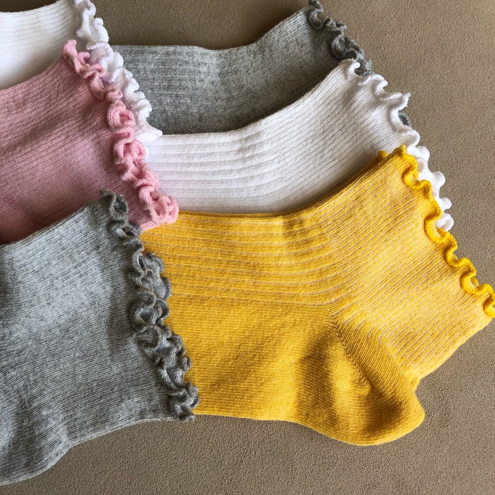 6 pair New Women Ruffle Ankle Socks. Seamless low cut socks - Picture 4 of 9